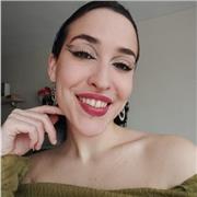 Profesora en Lengua Castellana y literatura, con un profundo conocimiento de la rama de Humanidades por Filología Hispánica